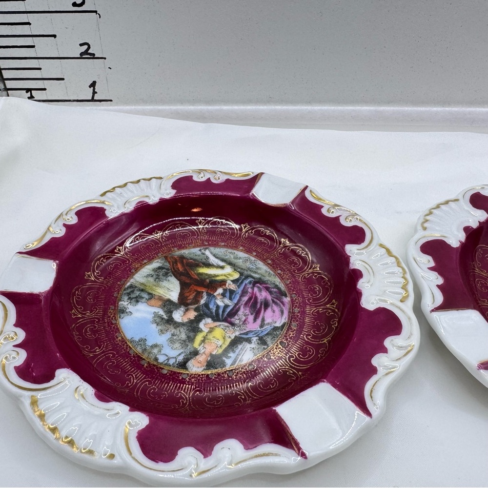 2 Vintage ashtrays with baroque Romantic Scene 5.75” occupied Japan Andrea Sadek - Picture 12 of 13